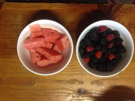 Dezert : melón + domáce černice s malinami :) 